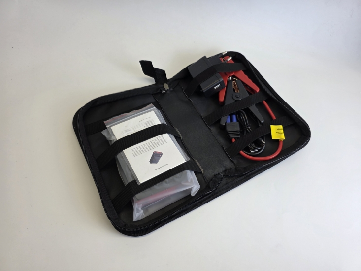 BLY-B9 Пуско-зарядное устройство 10400 mAh, пусковой ток: 400A, пиковый ток: 800A, размеры: 137*78*30 мм