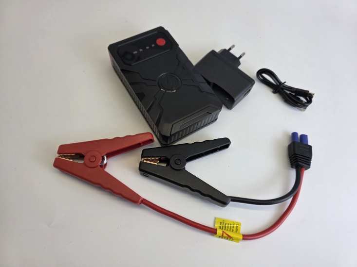 BLY-B9 Пуско-зарядное устройство 10400 mAh, пусковой ток: 400A, пиковый ток: 800A, размеры: 137*78*30 мм