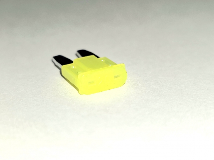 904920 Предохранитель MICRO2 20А (9,1x3,8мм,h15,3) APF-105
