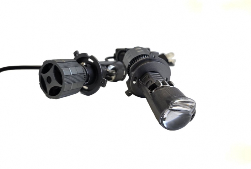 Лампа освещения головного света для автомобиля A8-H4 PLUS